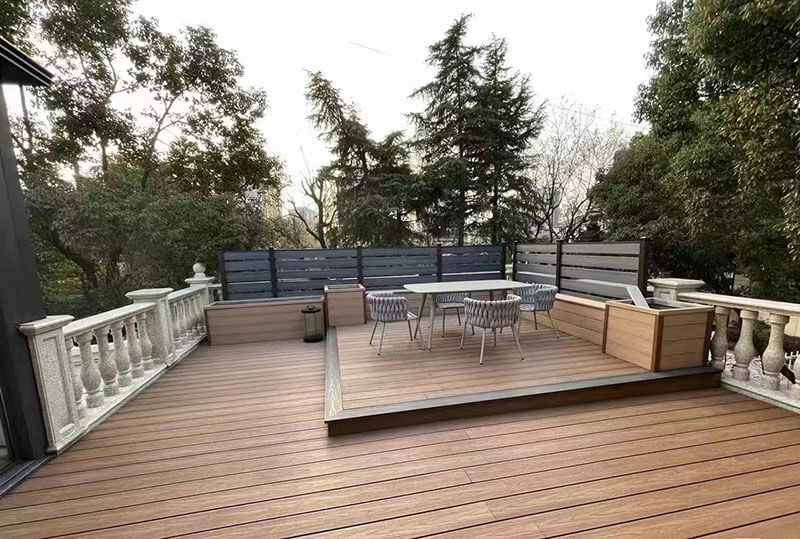 4-sided capped composite decking