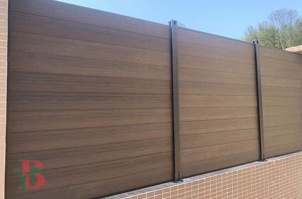 co-extrusion-composite-fencing-shield-core-technology co-extrusion WPC fence board showing the protective outer shield and high-density composite core for weather resistance.