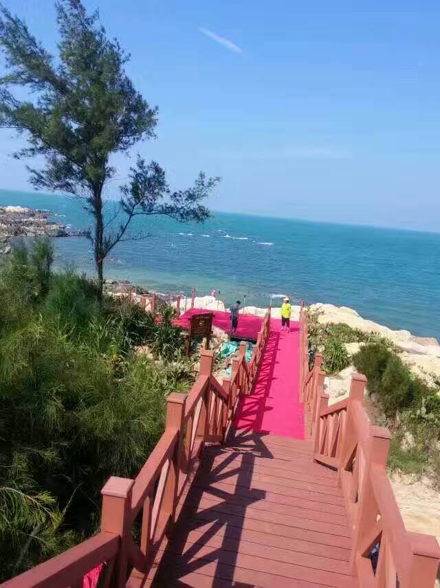 Durable capped composite wood plank road leading to the beach, withstands harsh marine environments