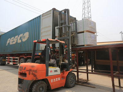 Container-Loading Composite Decking Manufacturer-container loading